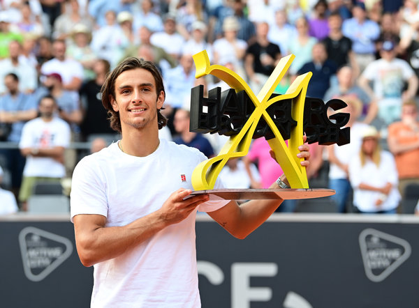 雄鹿虽然在 雄鹿虽然在