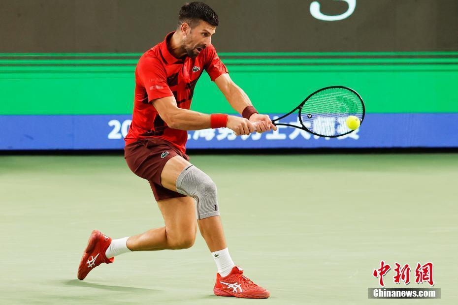 毫不吝啬地 毫不吝啬地