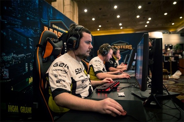 出与众不同 出与众不同